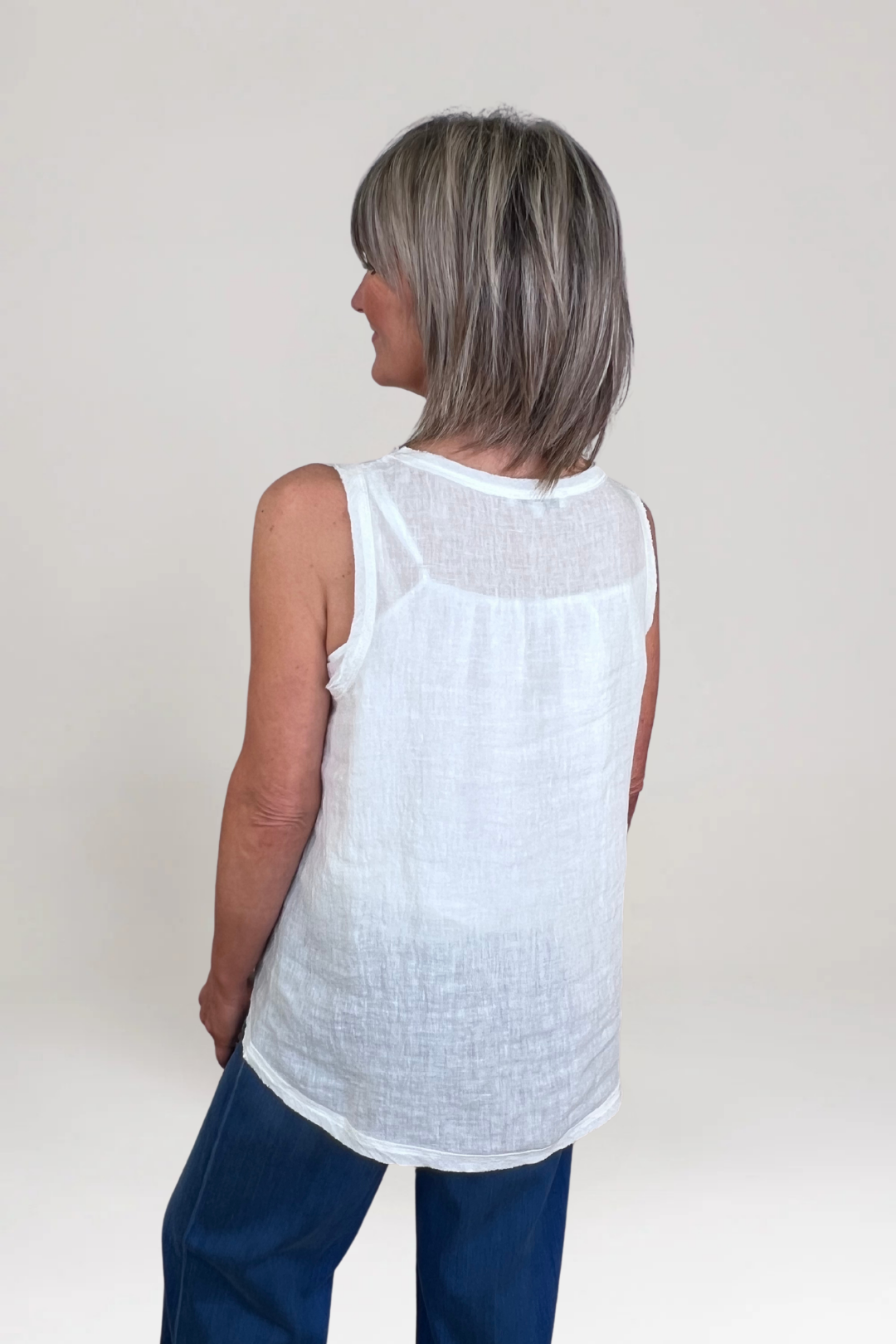 el2 Antique White Sleeveless Top