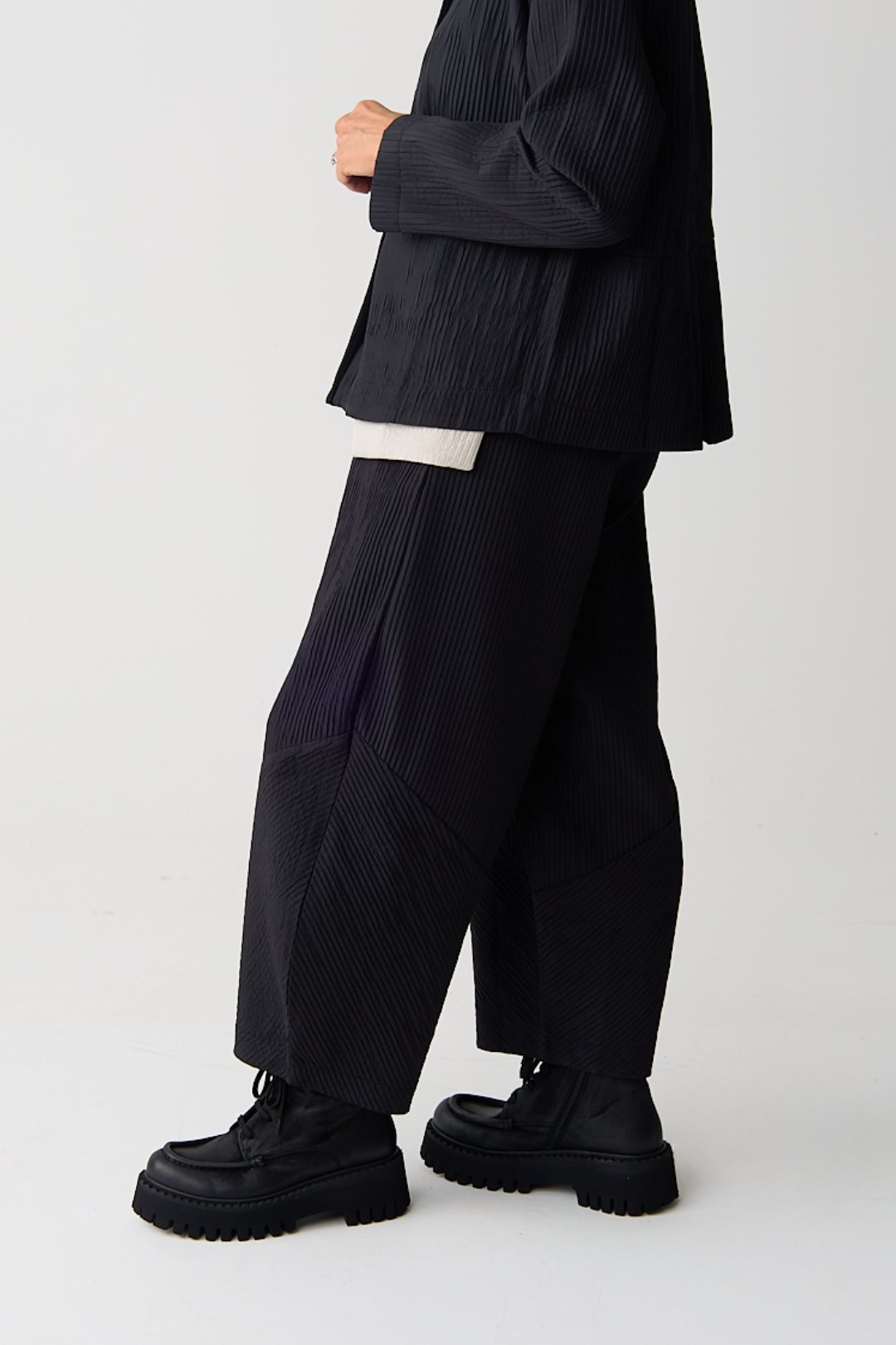 Ozai n Ku Black Balloon Leg Trouser