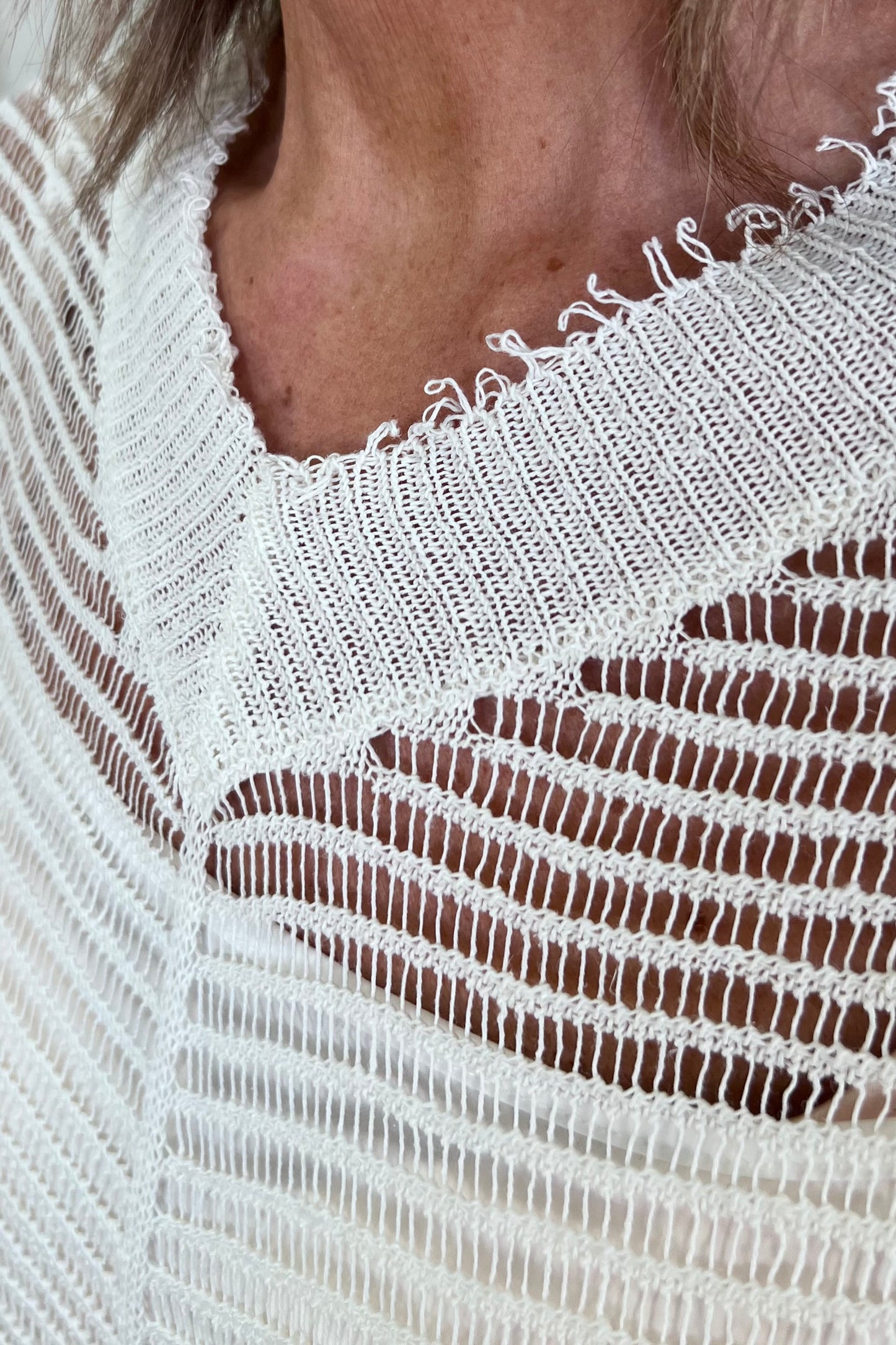 el2 Cream V-Neck Knit