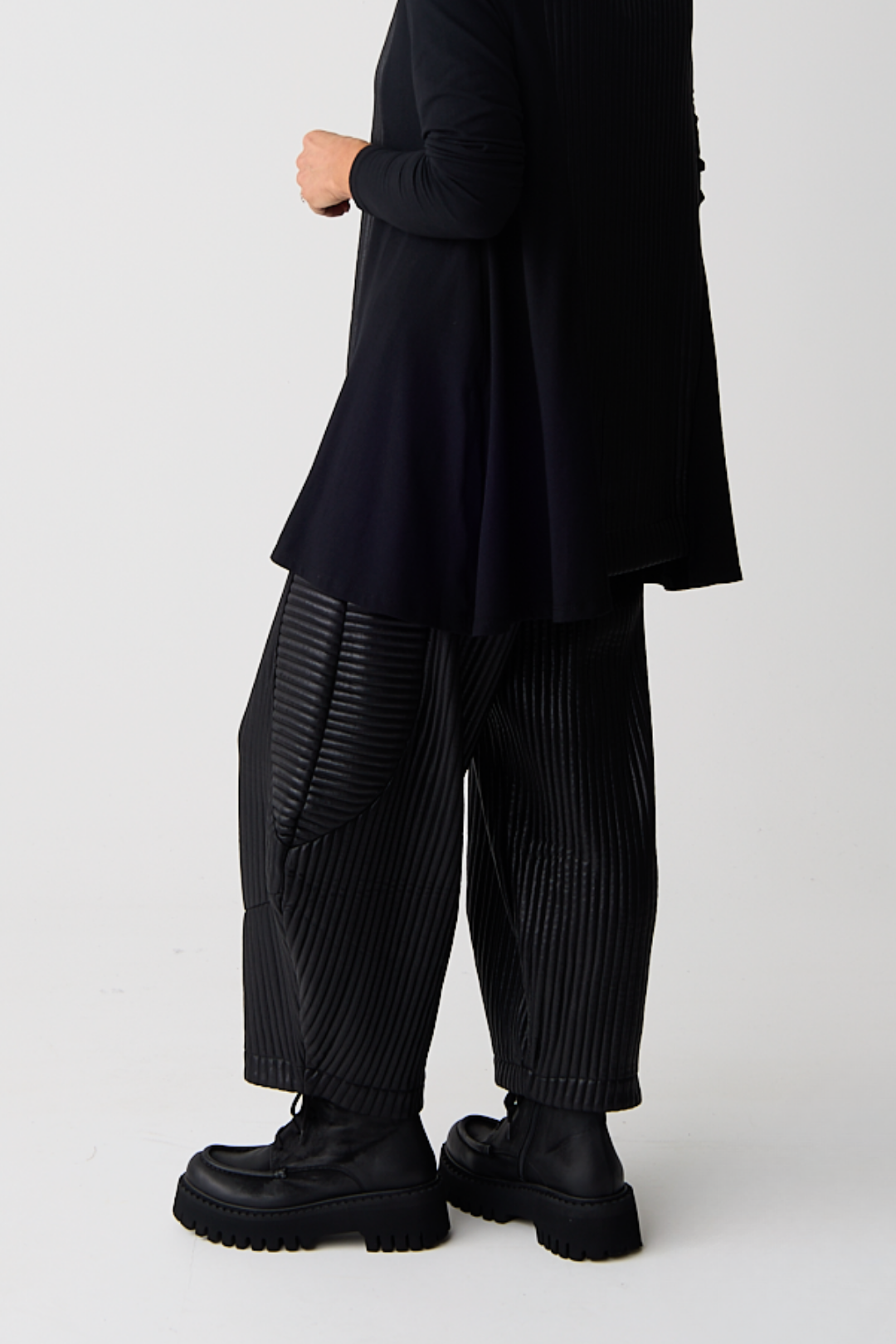 Ozai n Ku Black Contrast Balloon Leg Trouser
