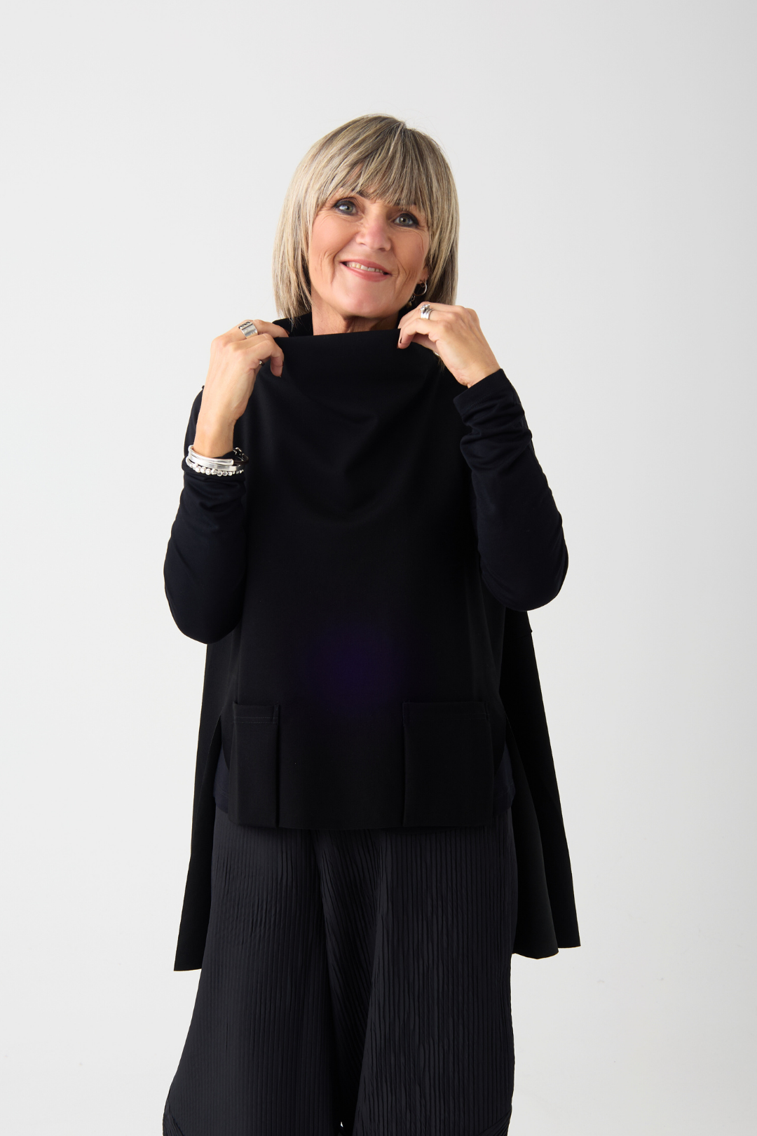 Uchuu Black Funnel Neck Slipover