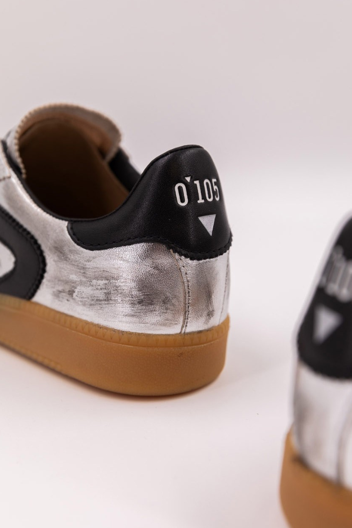 0-105 Nova Silver/Black Trainer