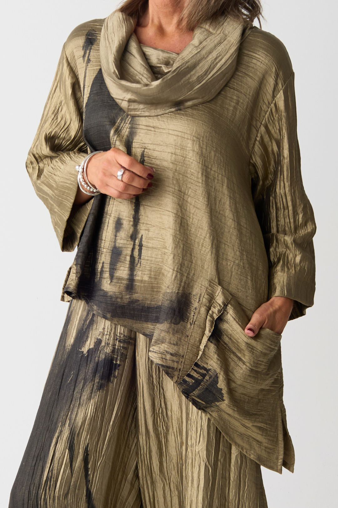 Ozai n Ku Gold Print Asymmetric Hem Top