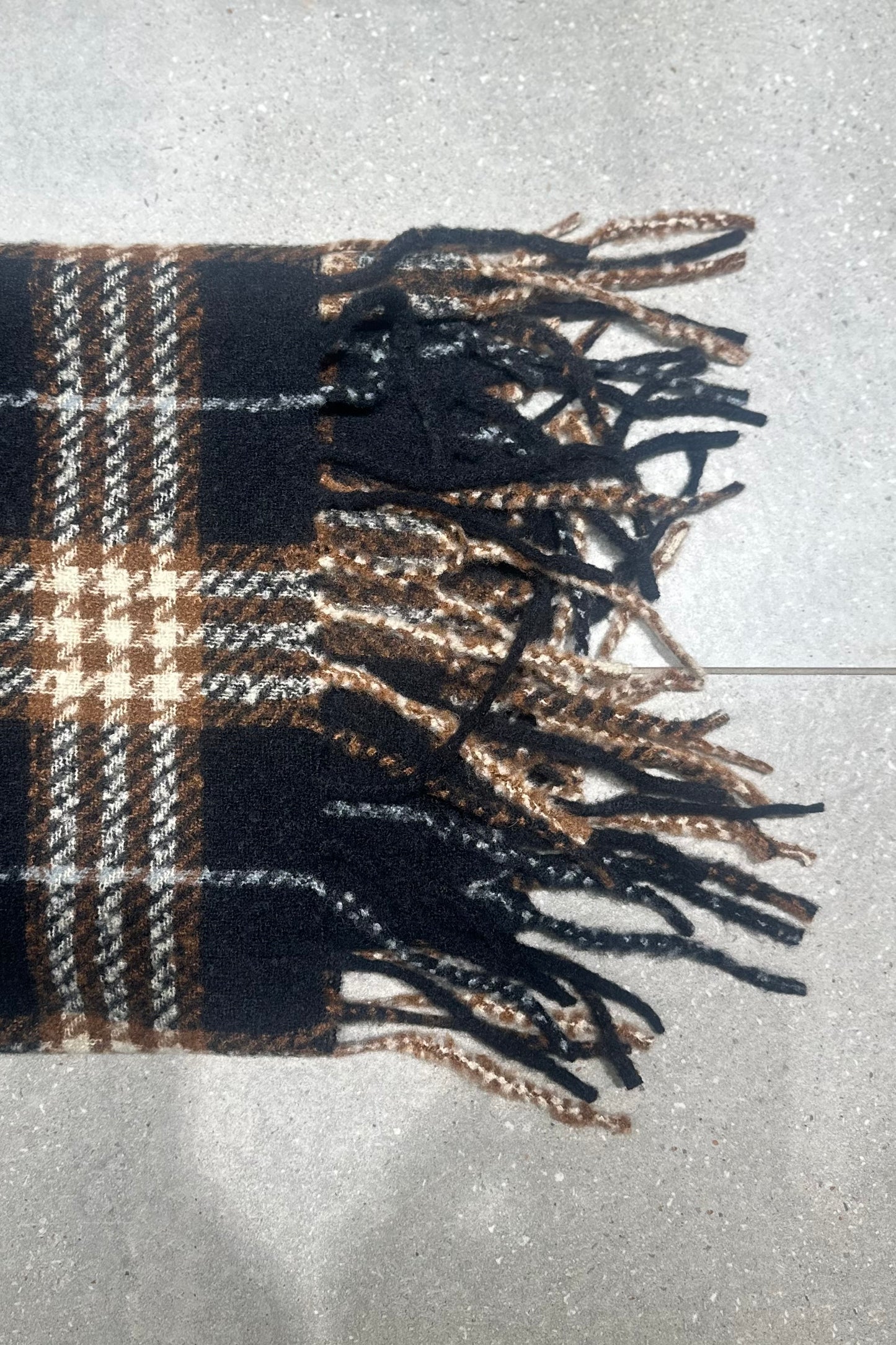 el2 Black Check Fringe Edge Scarf