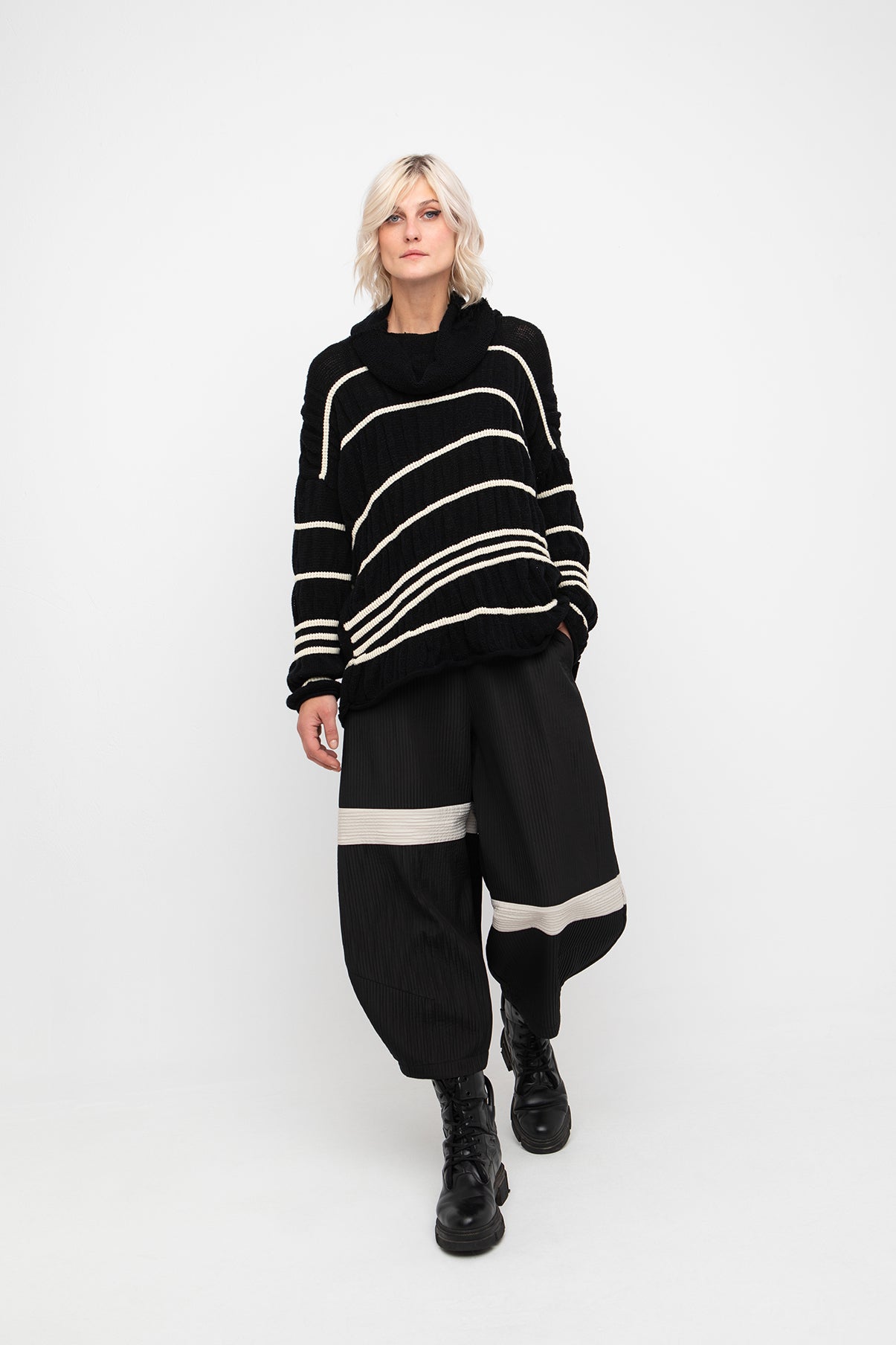 Ozai n Ku Black/Stone Trousers