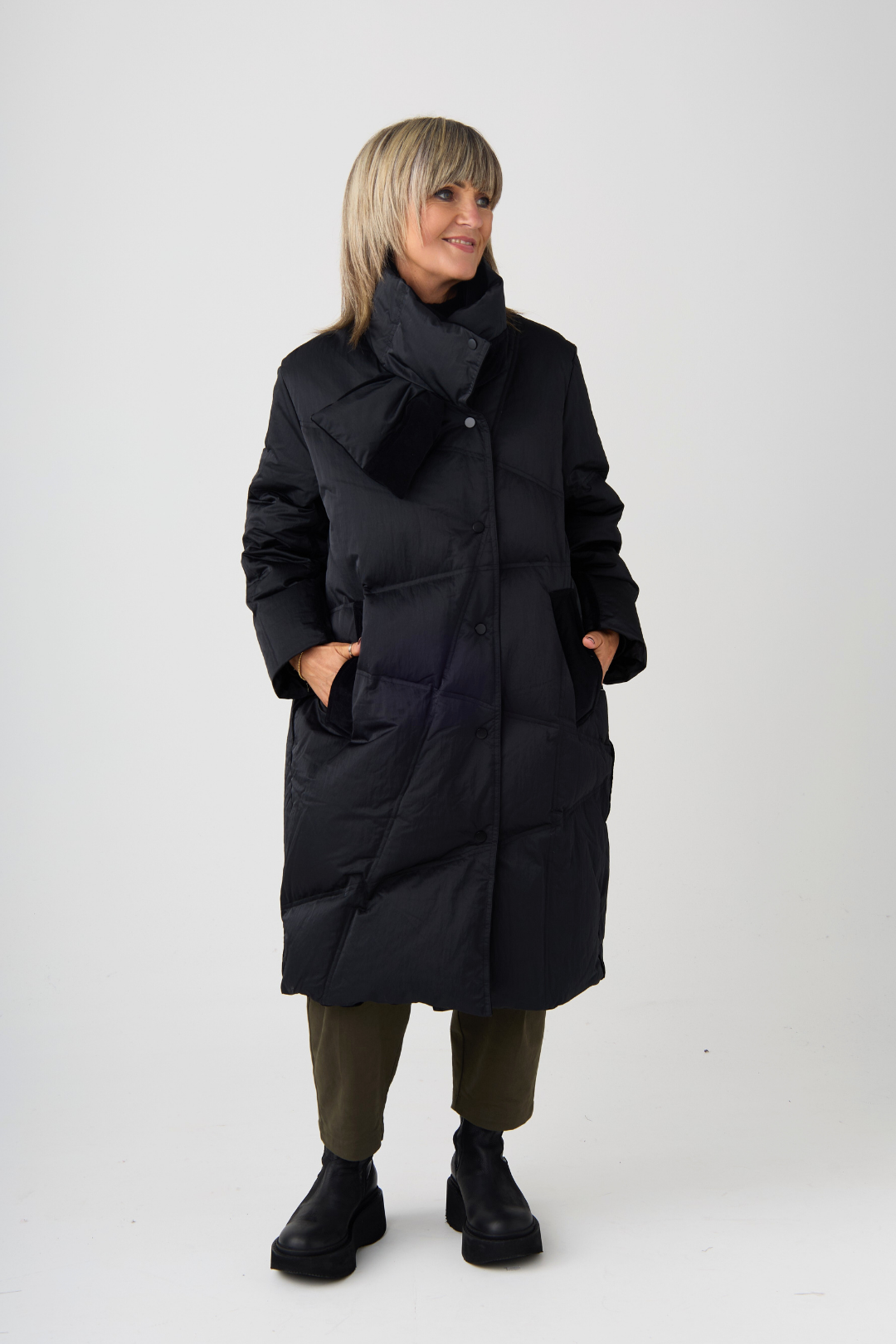 el2 Black Contrast Trim Coat