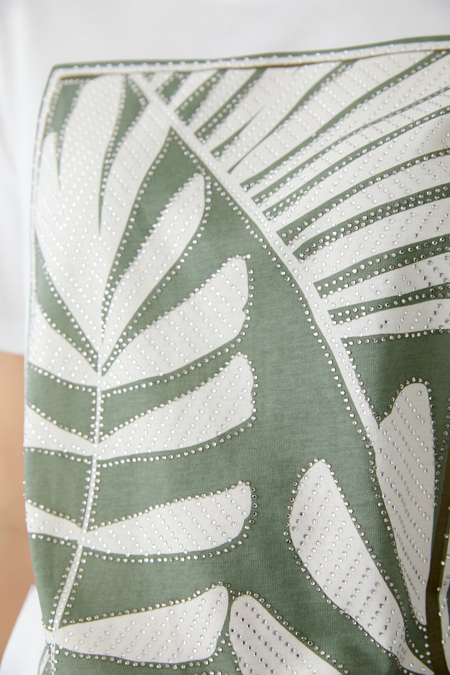 Oui Optic White Leaf Print Rhinestone T-shirt