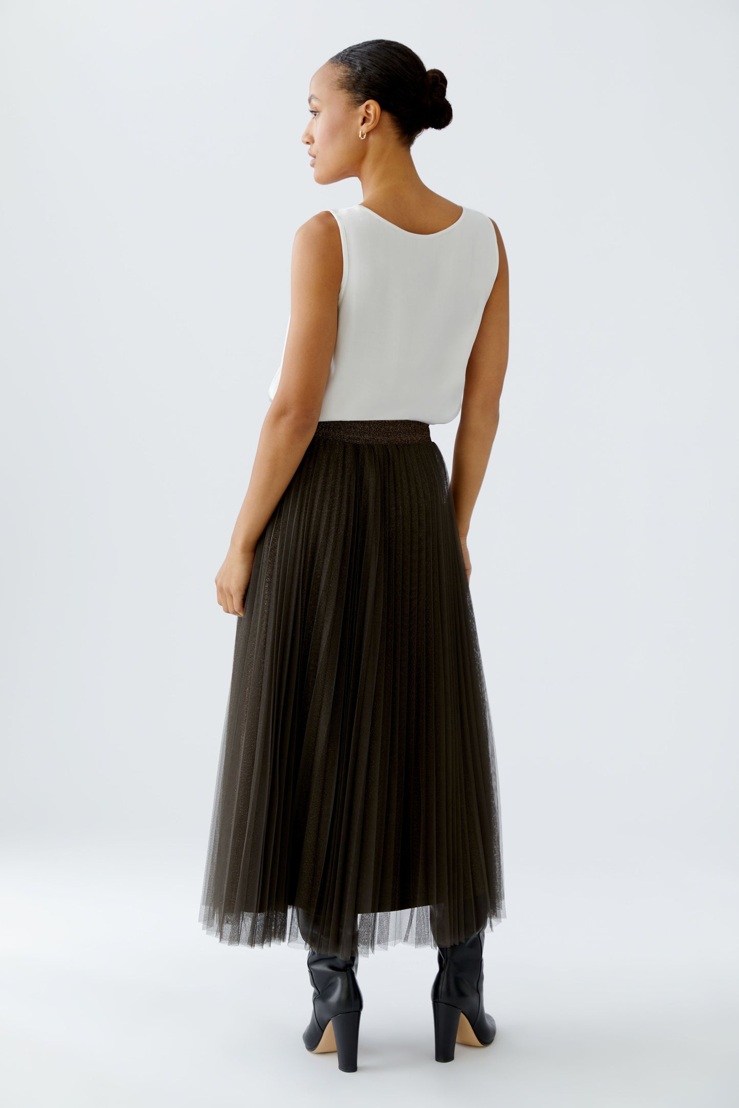 Oui Espresso Pleated Sparkle Skirt