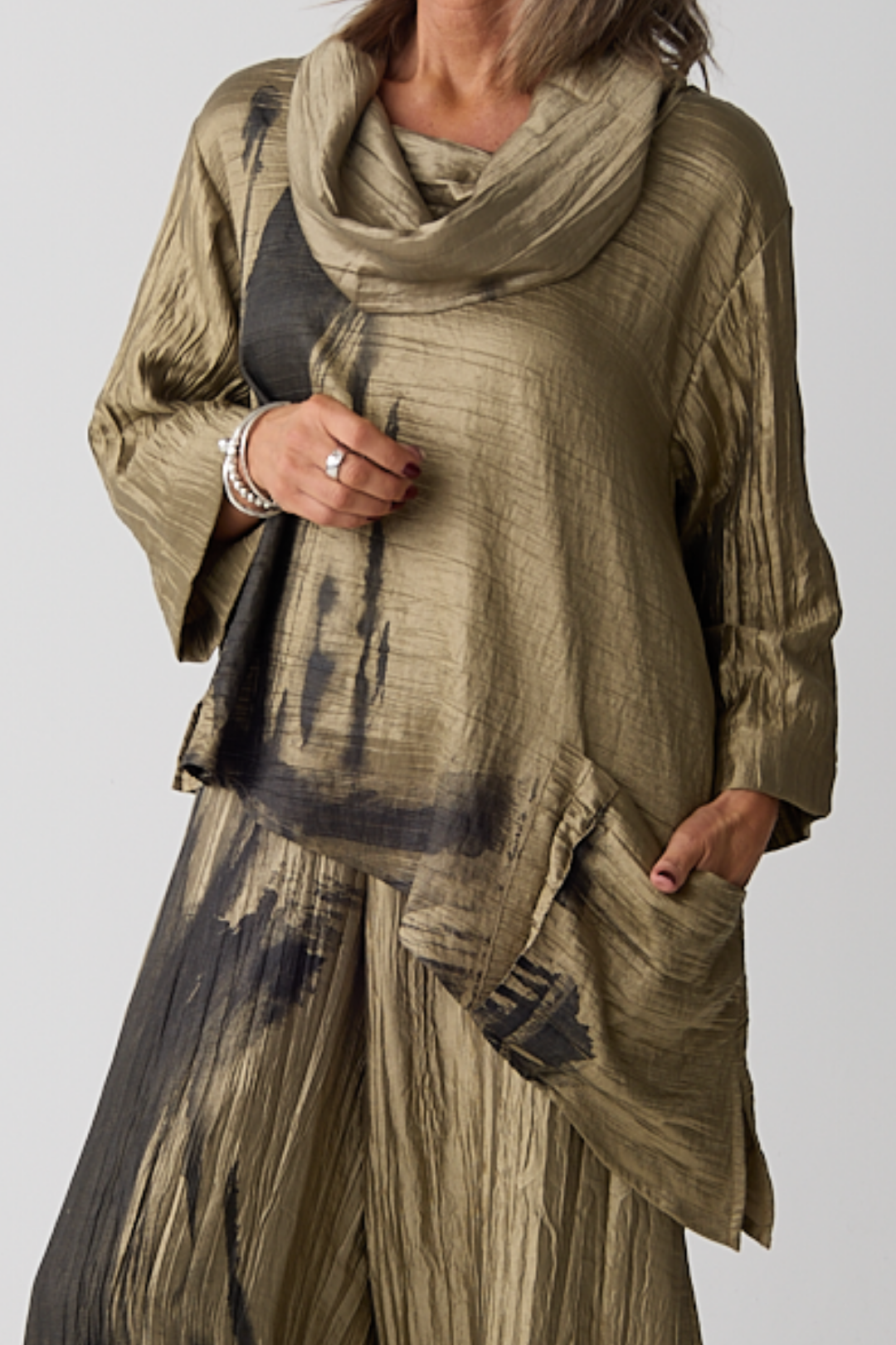Ozai n Ku Gold Print Asymmetric Hem Top