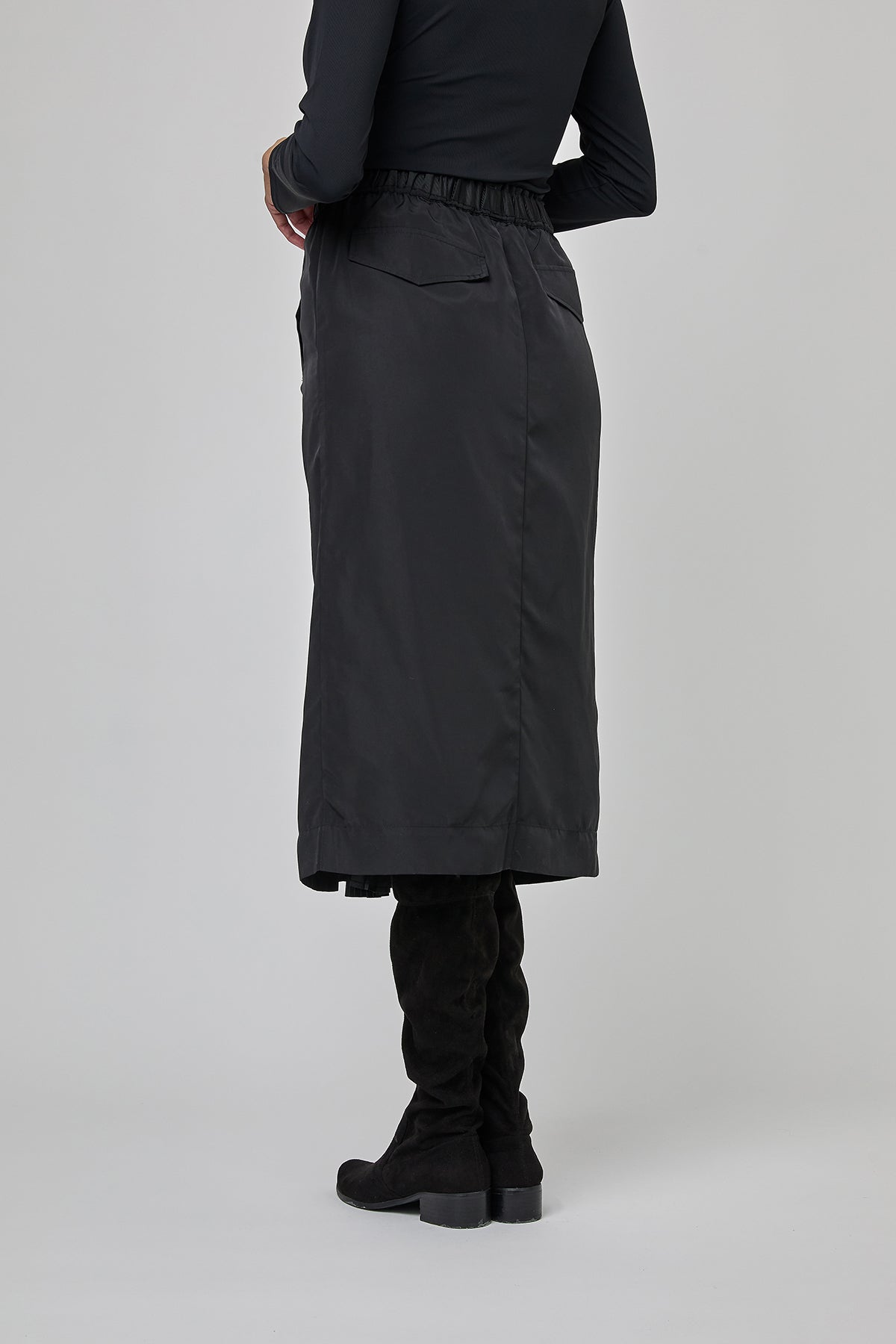 Uchuu Black Midi Skirt with Pleat Detail