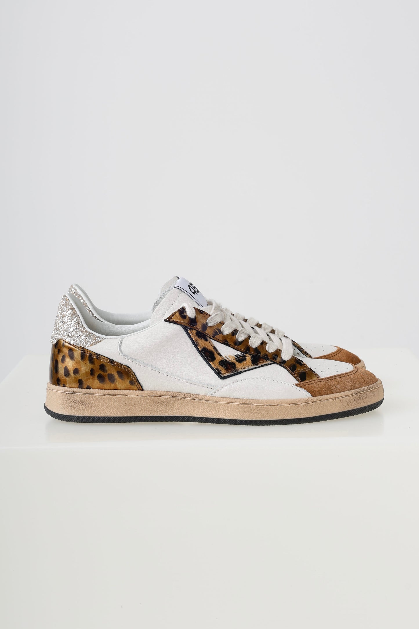 4B12 Playnew White/Beige/Animal Trainers