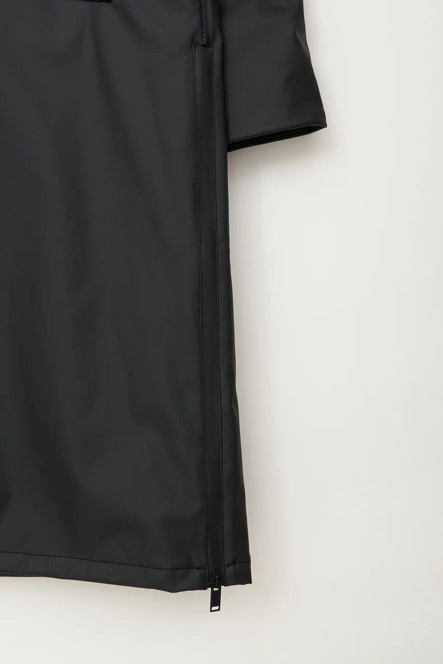 Tanta Tormenta Black Coat