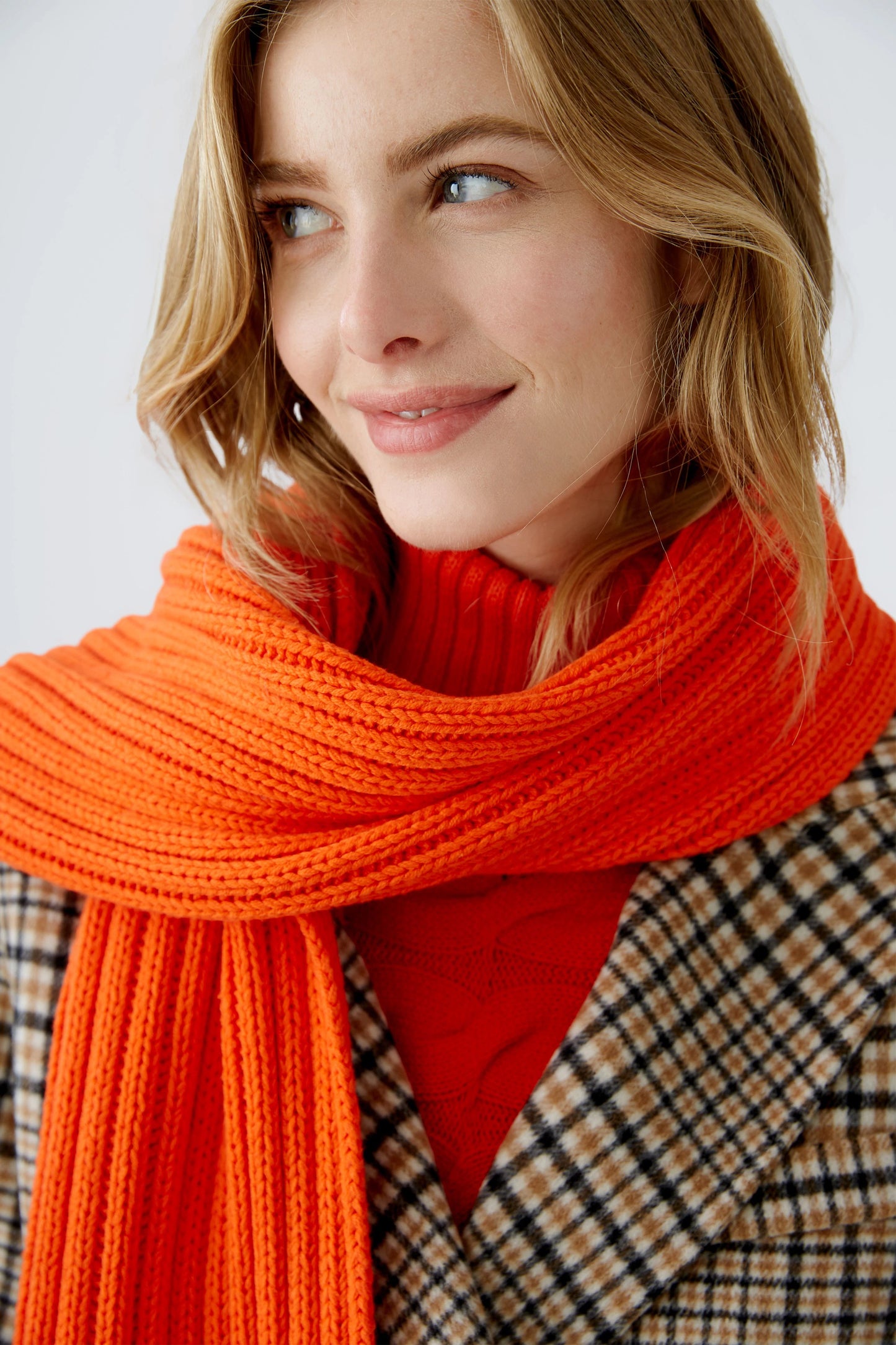 Oui Cherry Tomato Rib Knit Scarf