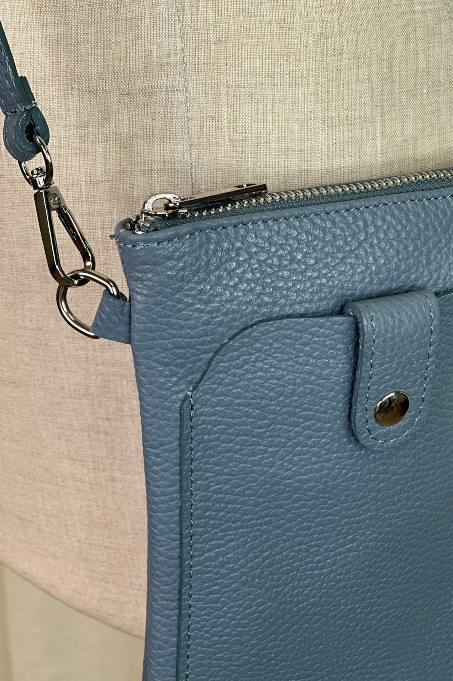 Blue Moda Mobile Crossbody Bag