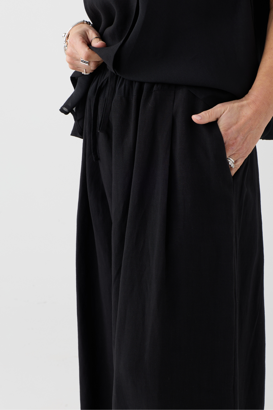 el2 Black Wide-Leg Trouser 8005