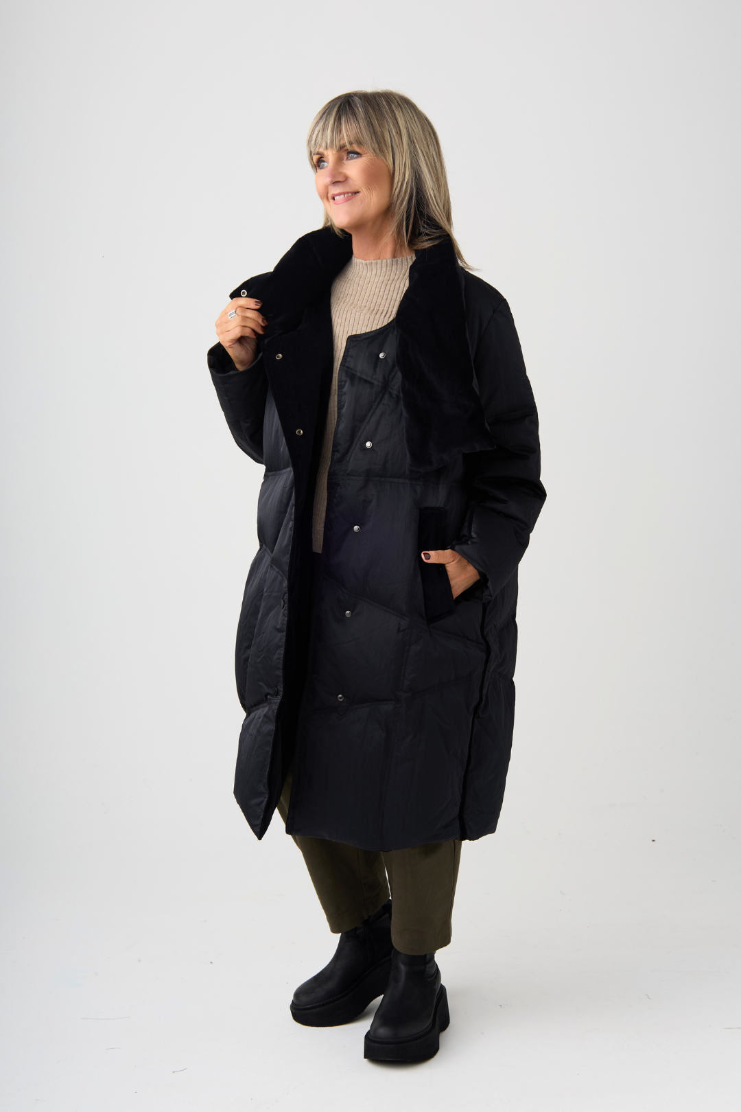 el2 Black Contrast Trim Coat