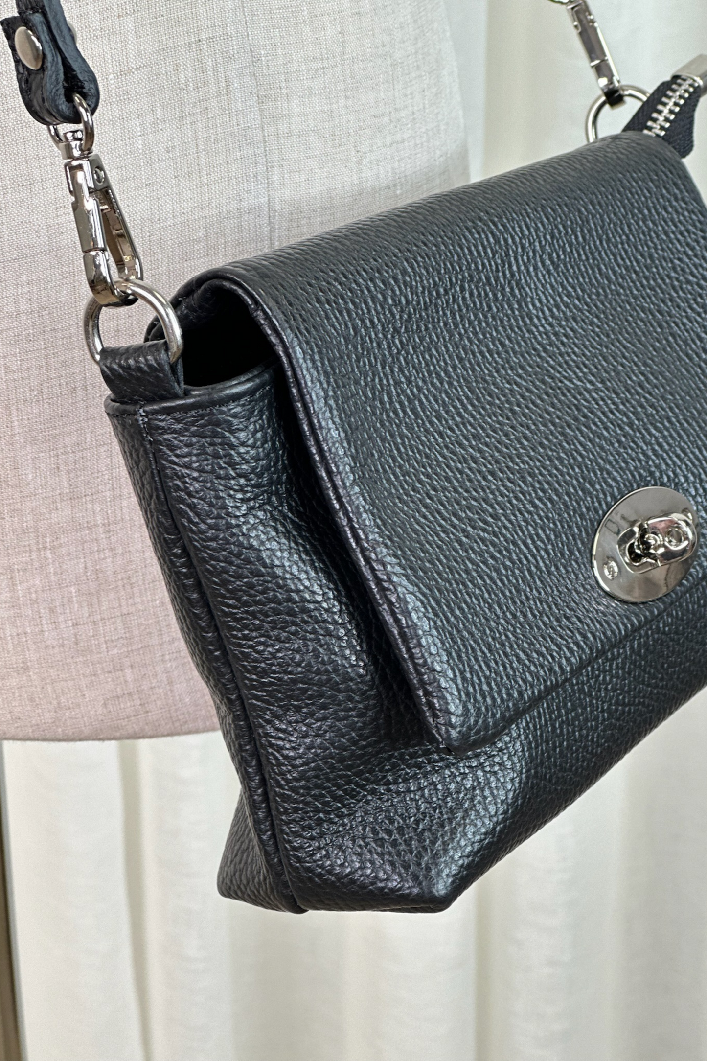 Black Moda Leather Crossbody Bag