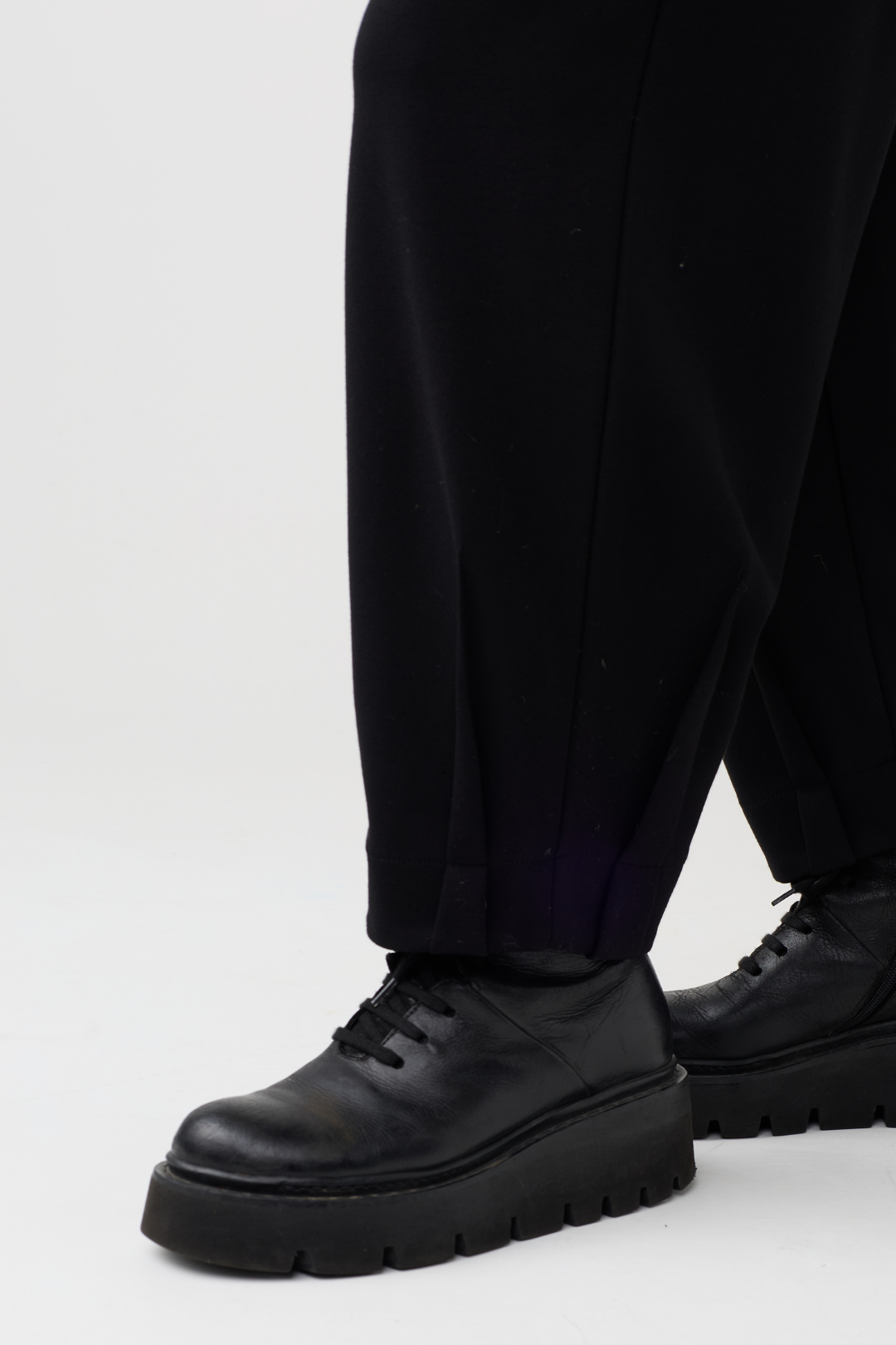 Ozai n Ku Black Pin Tuck Hem Trouser 050