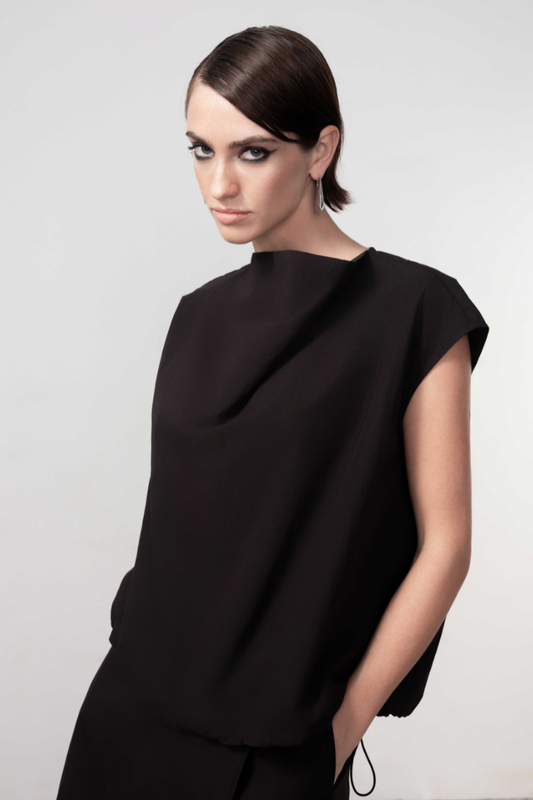 Haako Black Toggle Hem Top H1022