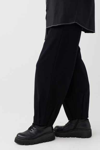 Ozai n Ku Black Pin Tuck Hem Trouser 050