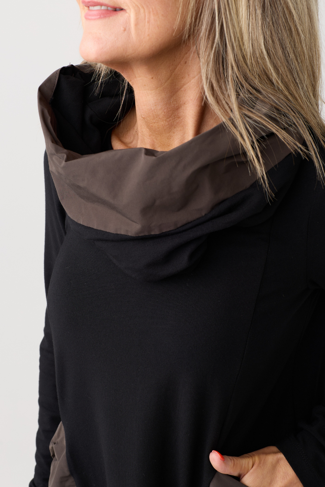 Ozai n Ku Black/Brown Block Top w/Snood