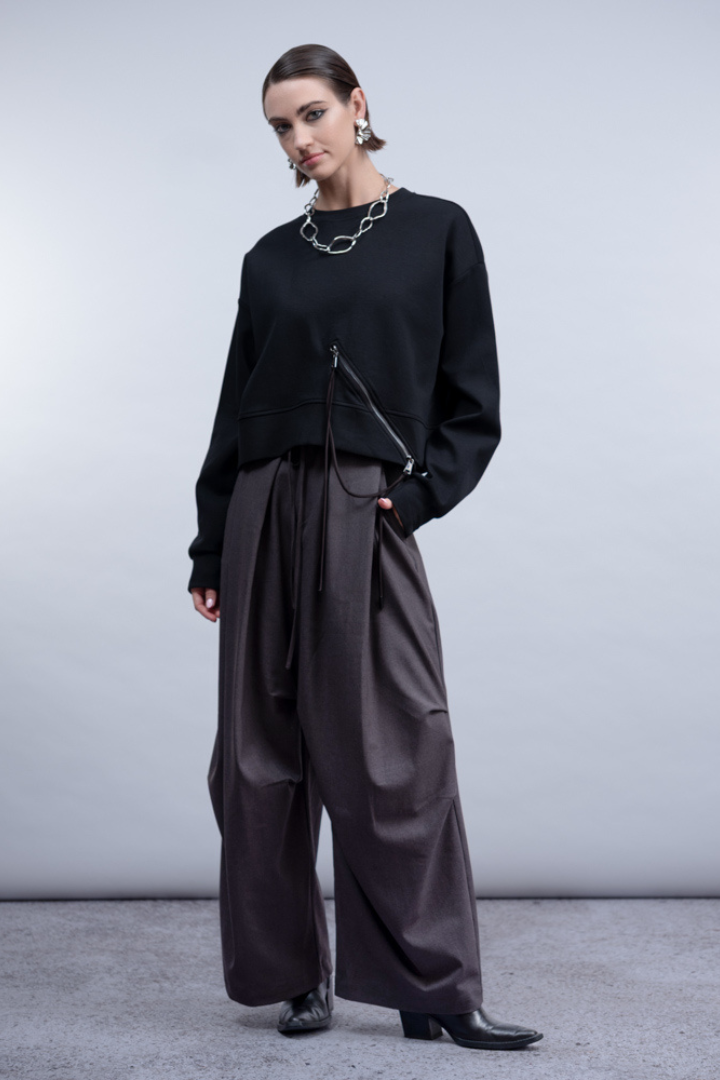 Haako Black Cropped Zip Sweatshirt H2006