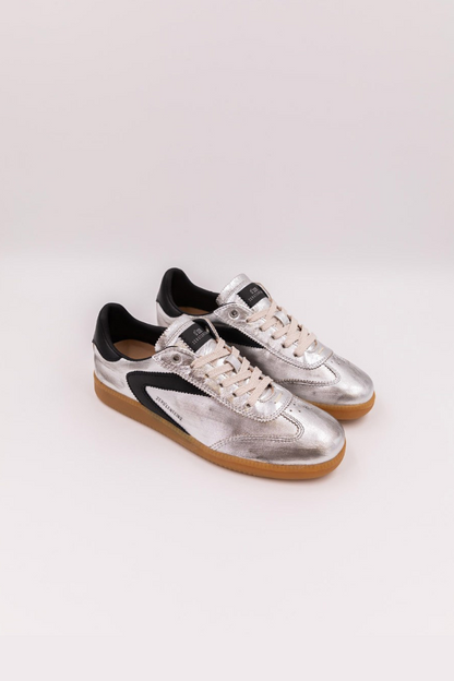 0-105 Nova Silver/Black Trainer