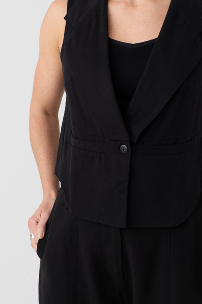 Lurdes Bergada Black Waistcoat 040