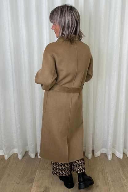 Milano Camel Coat With Collar/Lapel/Patched Pocket/Belt Style