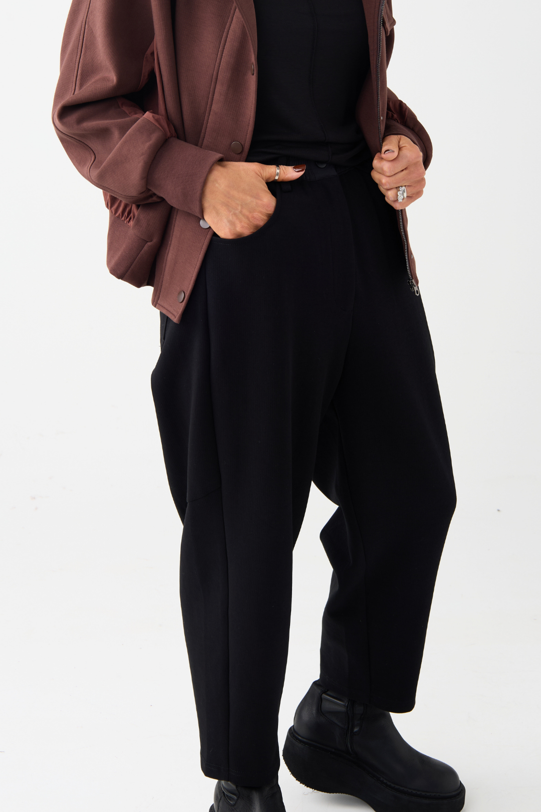 el2 Black Barrel Leg Trouser