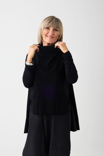 Uchuu Black Funnel Neck Slipover
