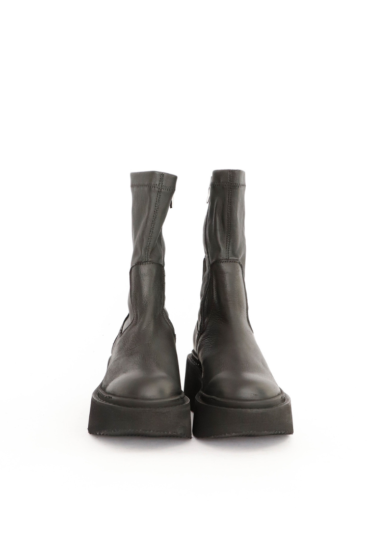 Lofina Black Boots with Side-Zip