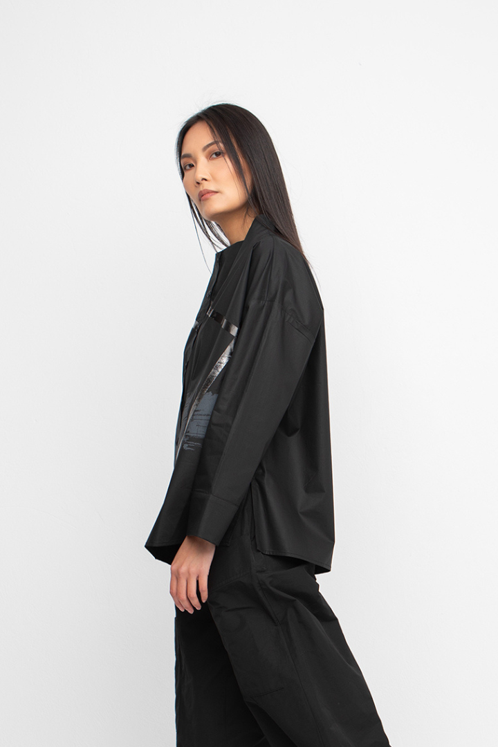 Ozai n Ku Black Wide Neck Crinkle Shirt