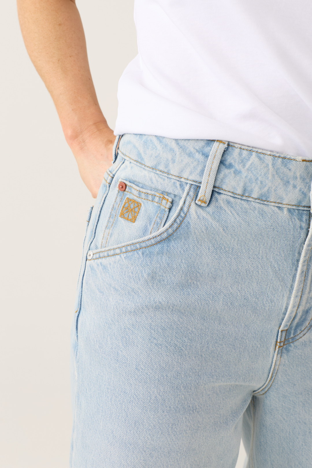 HEYANNO Sweet Light Blue Cropped Jeans