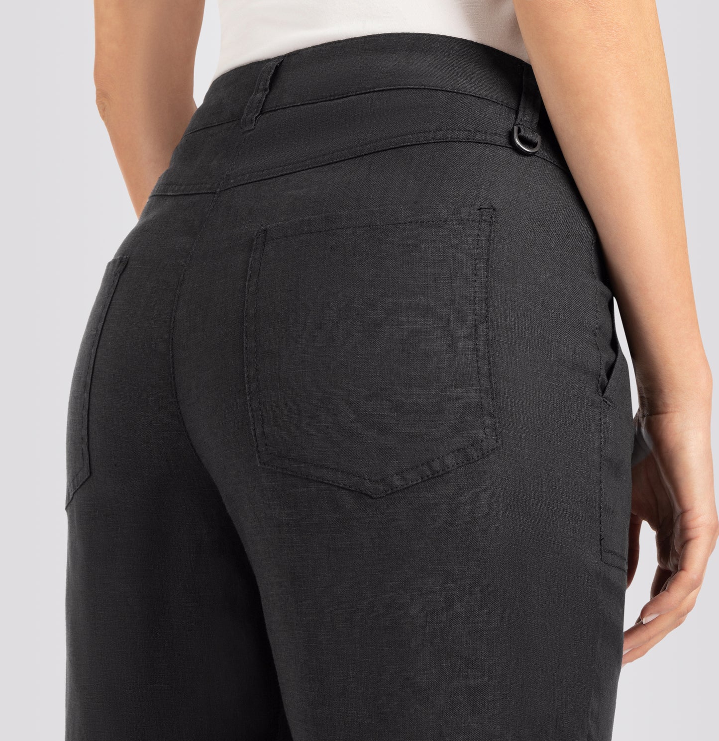 Mac Nora Black Linen Cropped Trouser