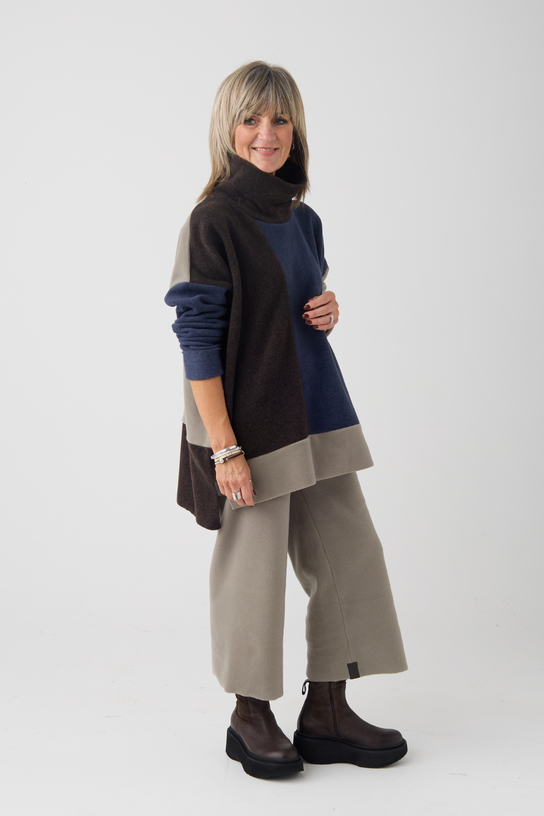 HS Elephant Cropped Flare Trousers