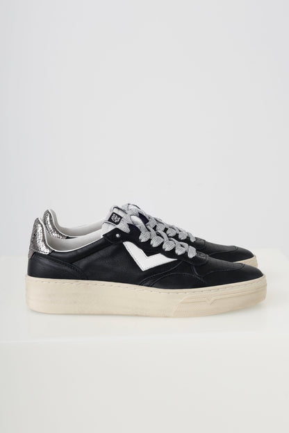 4B12 Hyper Black/Silver/Viper Trainers