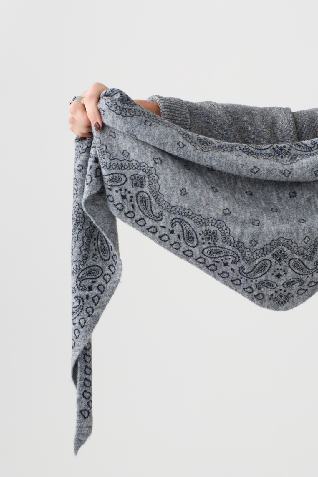 Oui Steel Grey Paisley Print Scarf