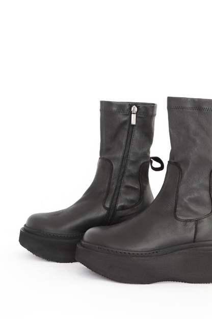 Lofina Black Boots with Side-Zip