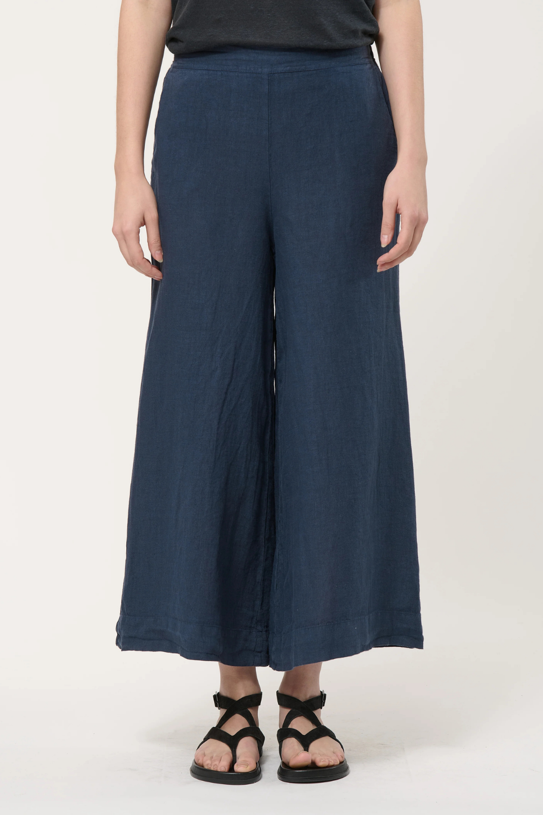 Humility LIREO Navy Linen Crop Trouser