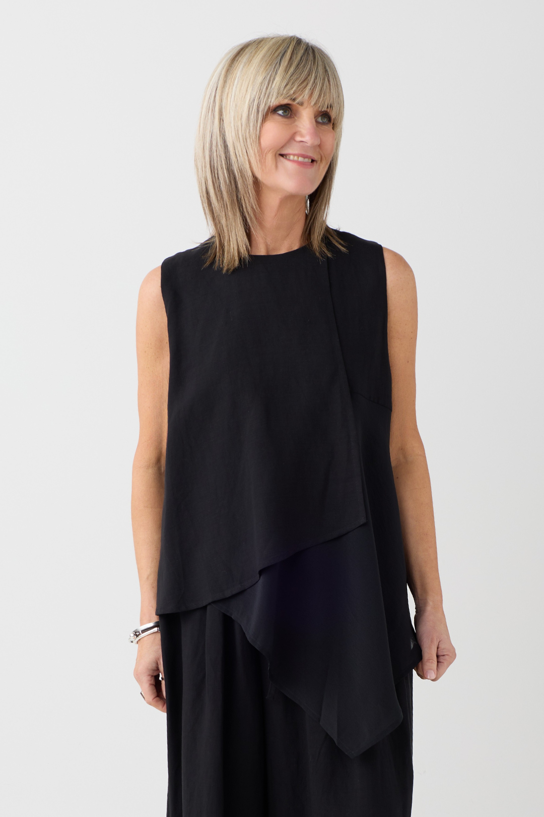 el2 Black Asymmetric Top 1004