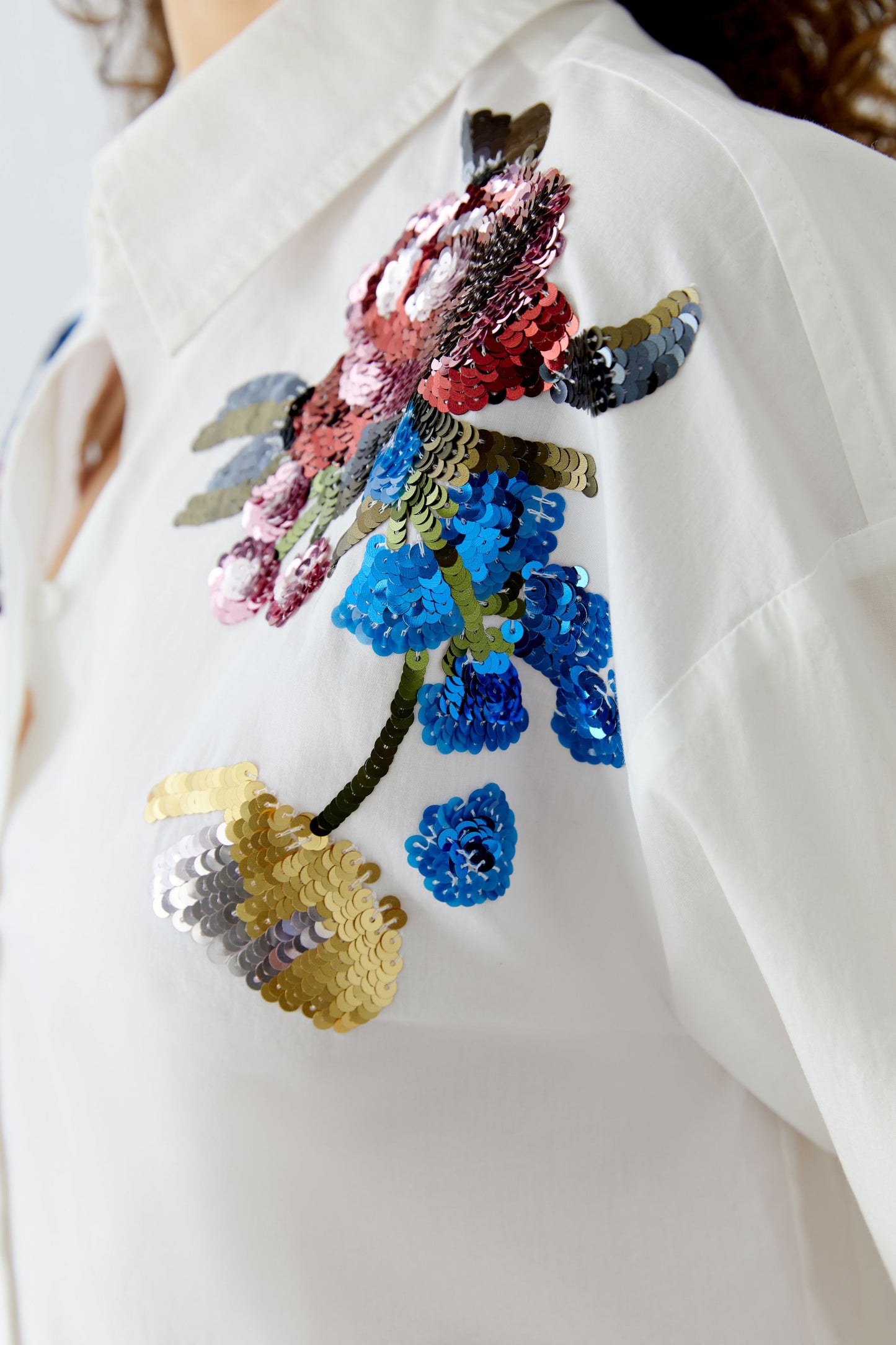 Oui Optic White Sequin Flower Shirt