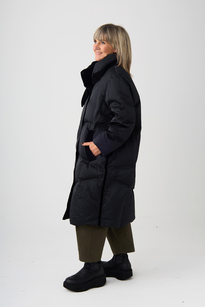 el2 Black Contrast Trim Coat