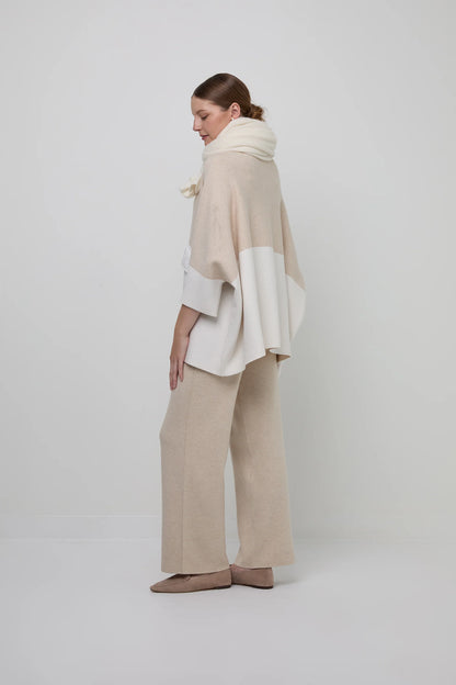 Uchuu Oatmeal/Milk Poncho Jumper