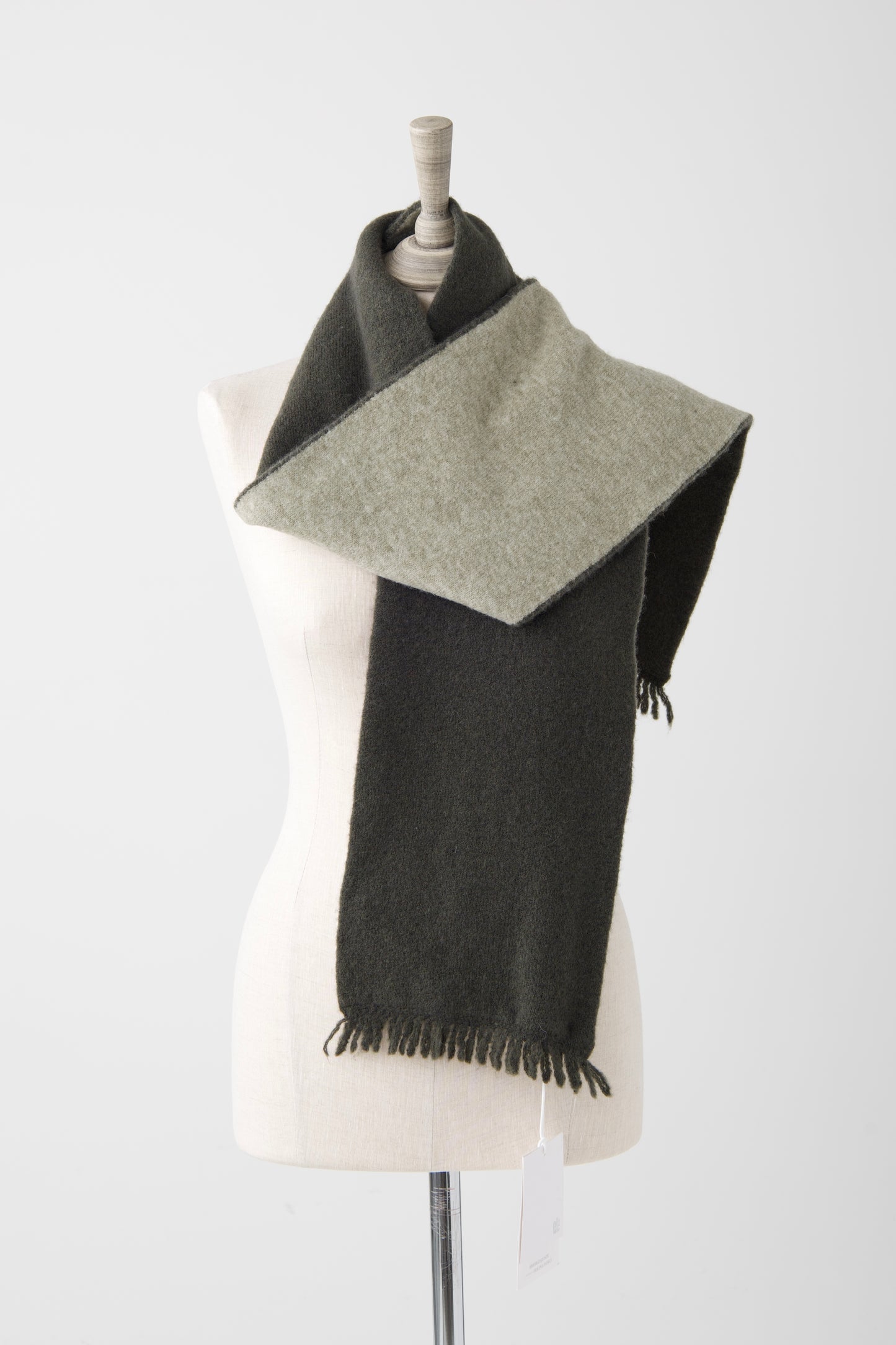 el2 Dark Green Fringe Edge Contrast Scarf