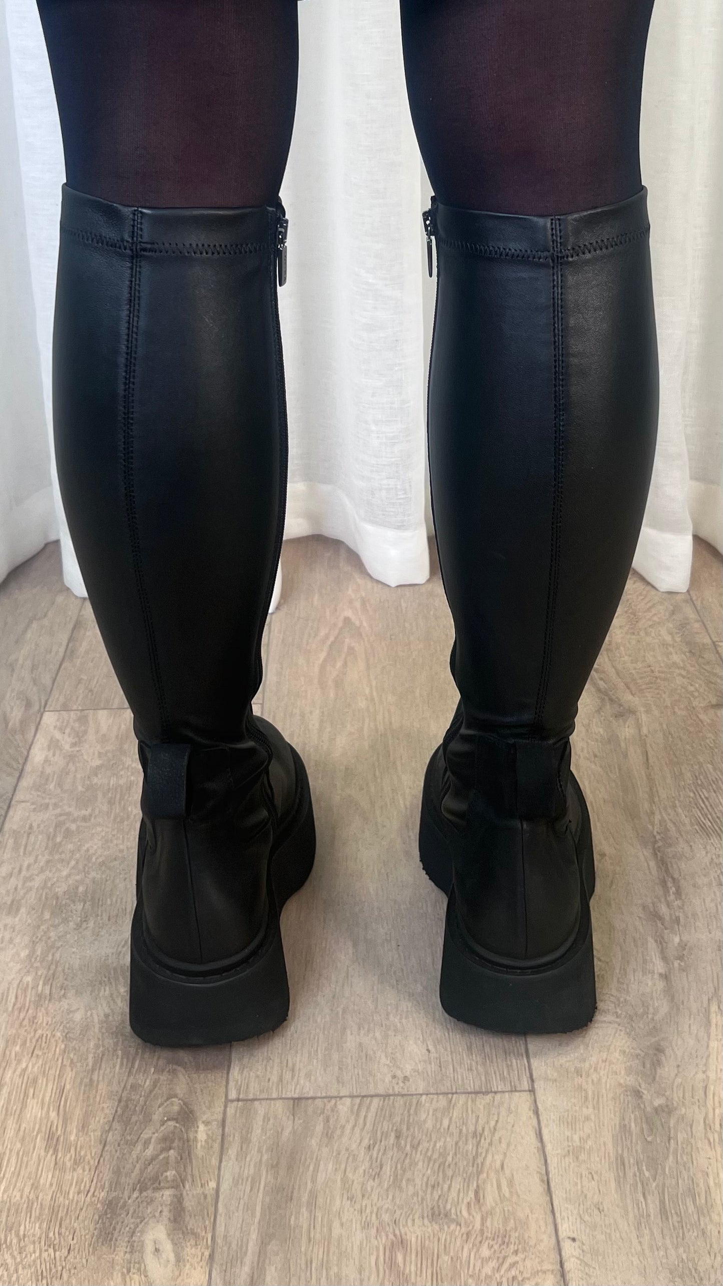 Lofina Black Long Boots with Side-Zip