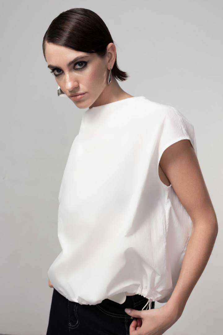 Haako White Toggle Hem Top H1022