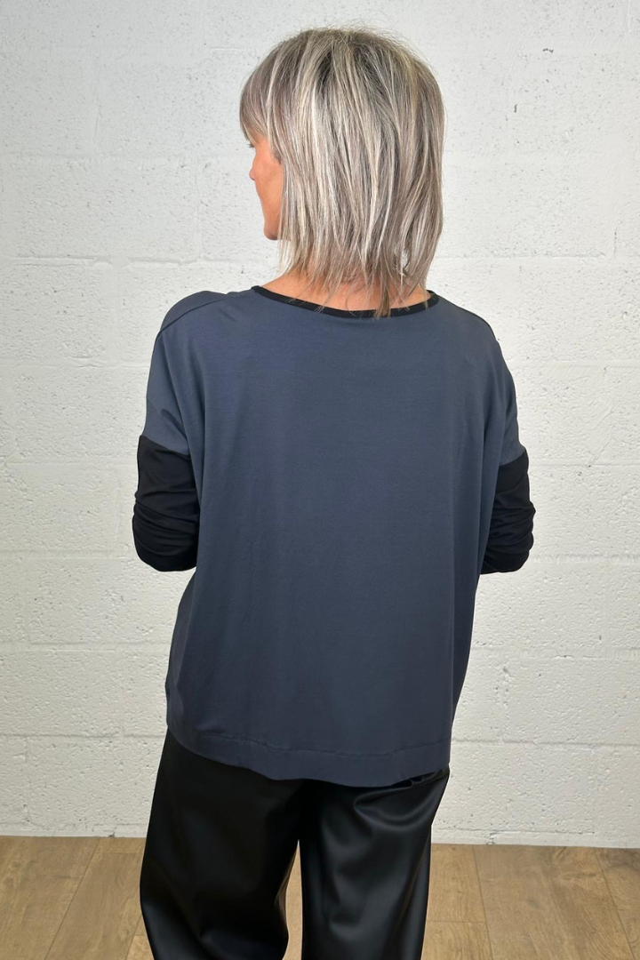 Naya Anthracite & Black/Placement Print/Contrast Sleeve.