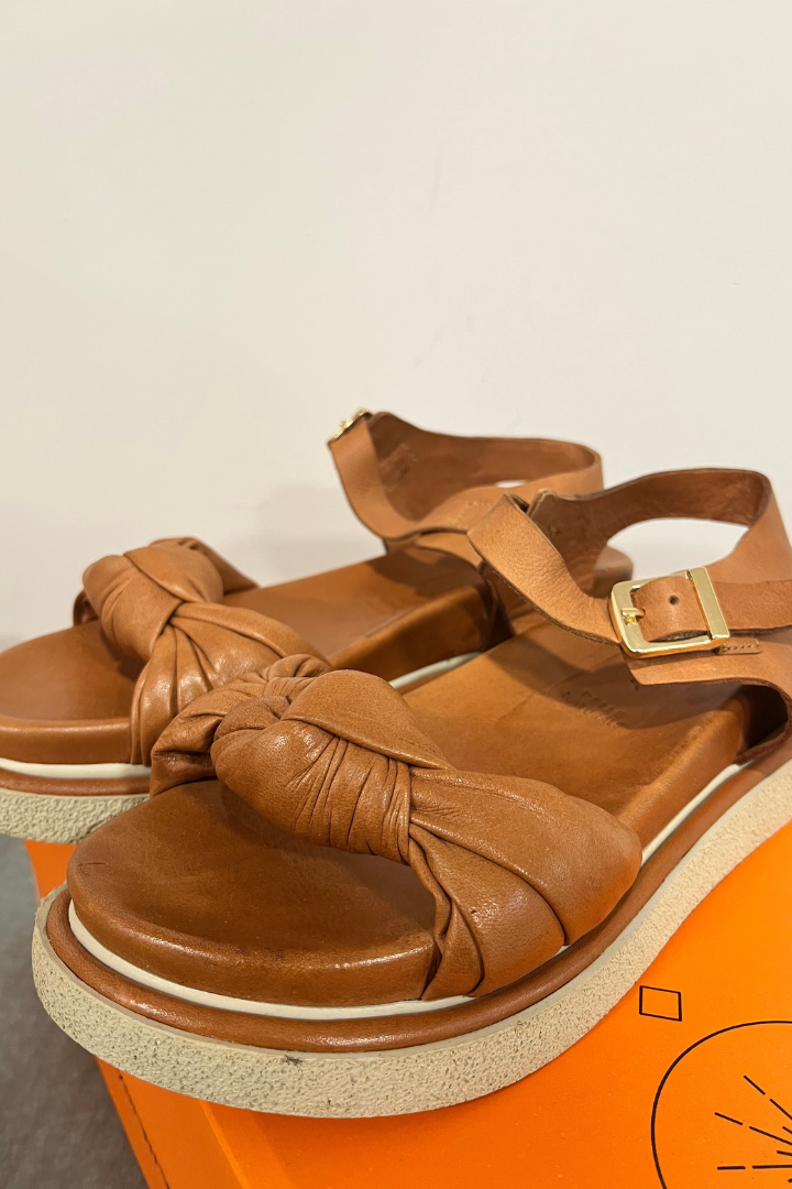 Shaddy Tan Leather Knot Sandals